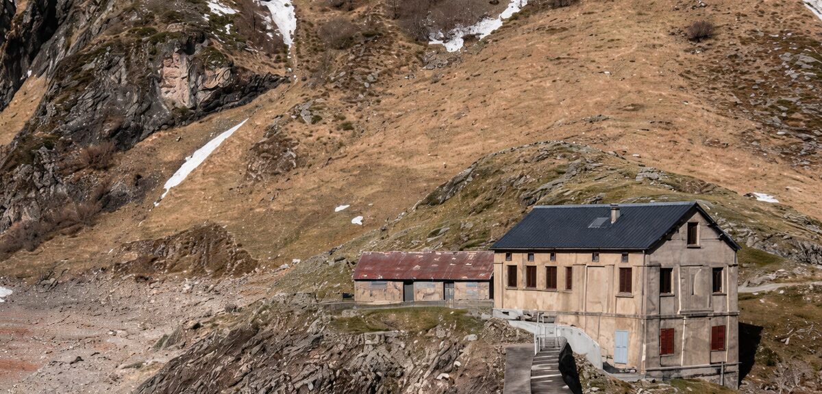 Le refuge du lac d'Oô, point de passage vers le Portillon